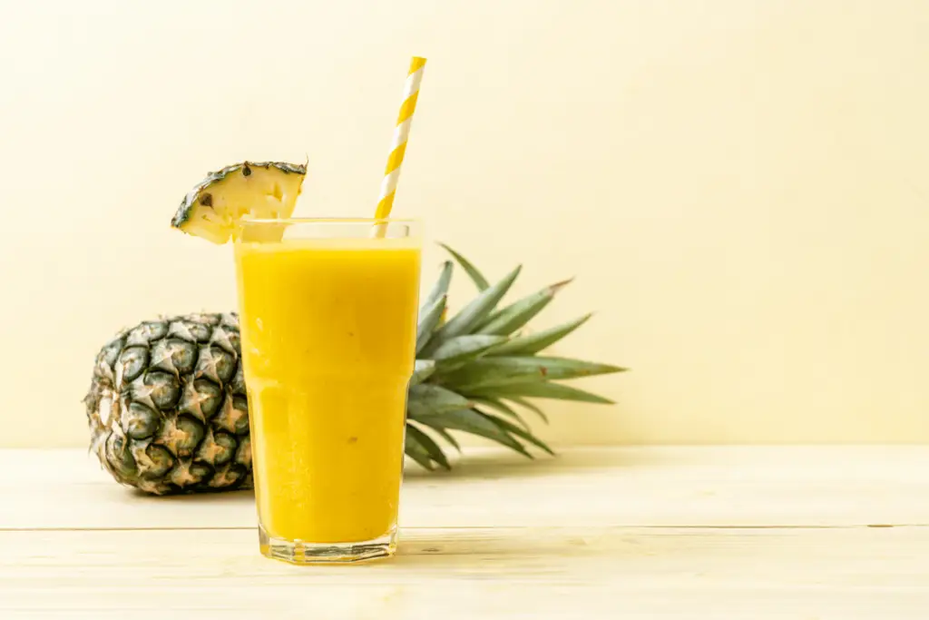 Pineapple smoothie for fertility